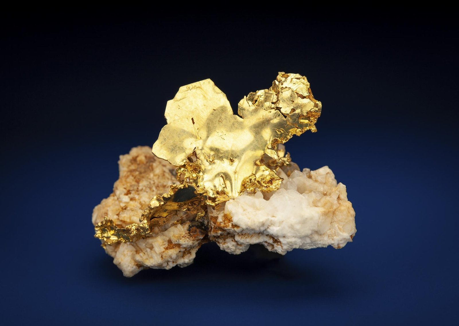 Native gold crystals on quartz